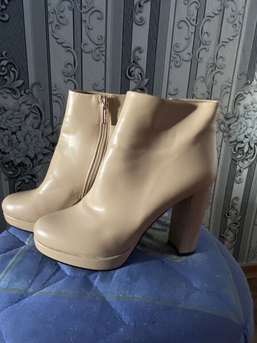 Сапоги жіночі молочні