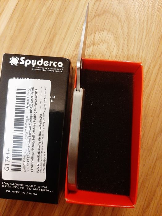 Компактний ніж-брелок Spyderco