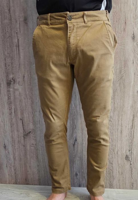 Sprzedam męskie spodnie CROPP Slim Fit w rozmiarze 30.