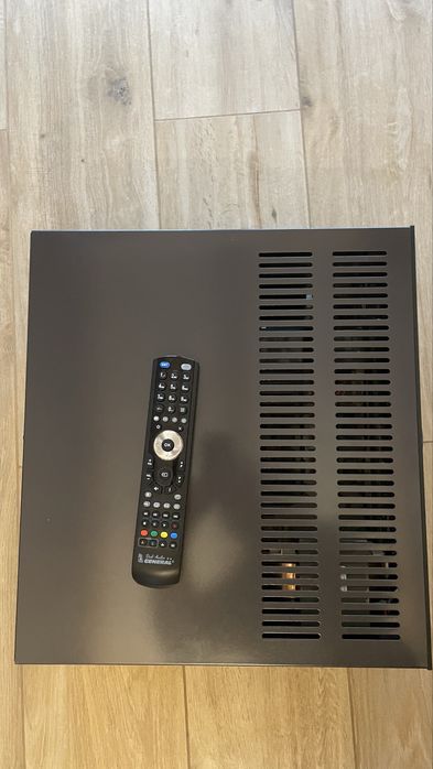 Amplituner Arcam AVR 390. AVR390.