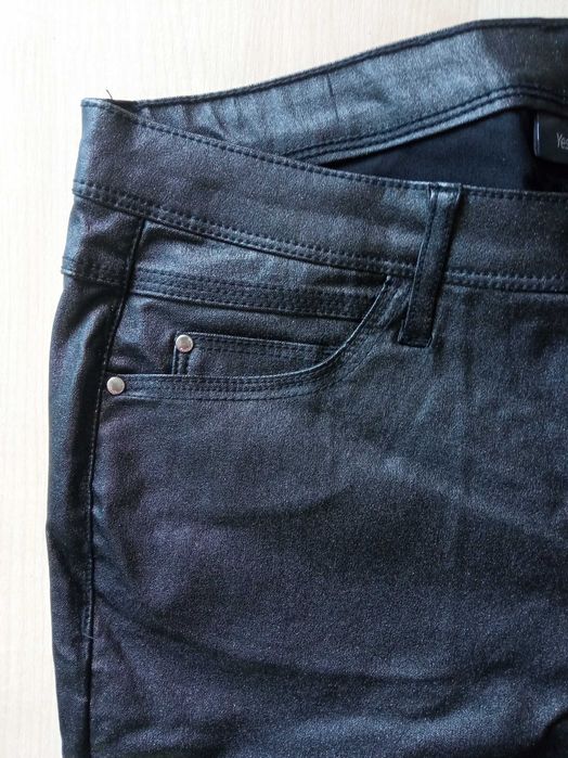 Damskie czarne błyszczące spodnie rurki Yesscia C&A 40 L