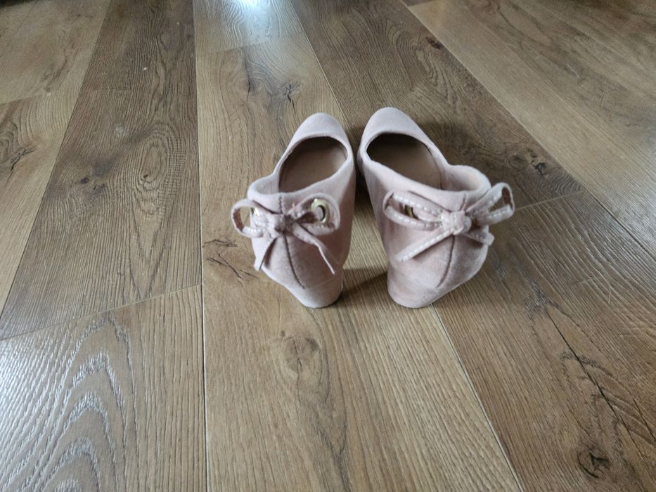 Buty czółenka róż CCC kokardka rozm. 38