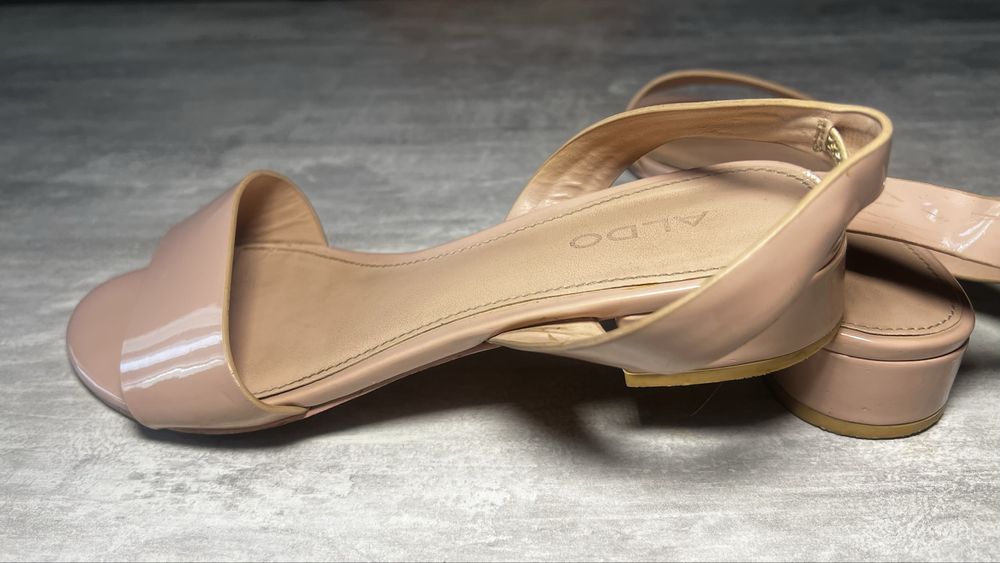 Кожані босоніжки Aldo