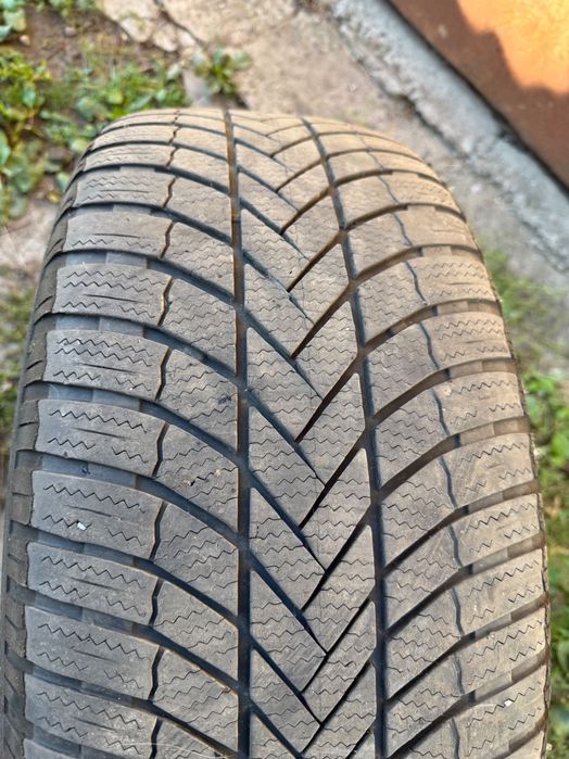 Гума Bridgestone 255/50 R20