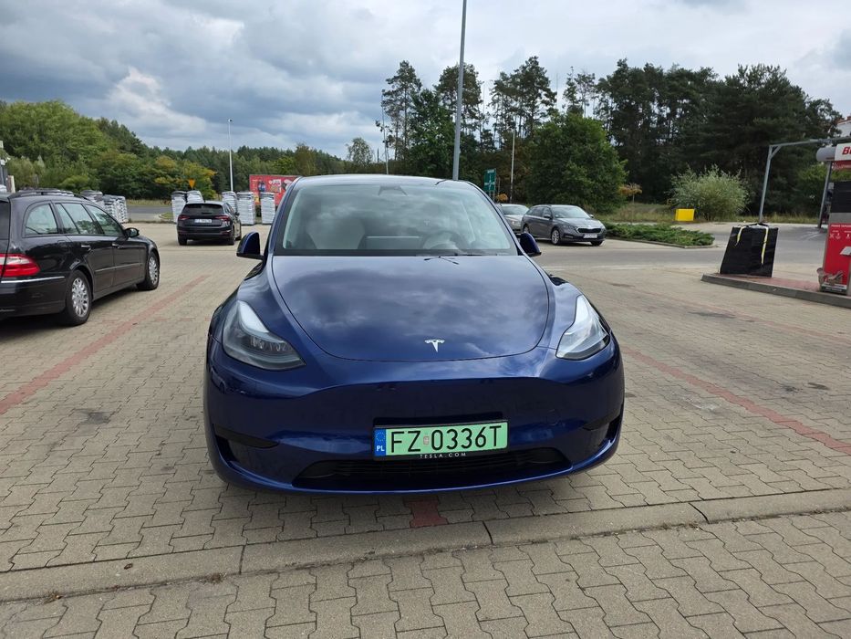 Tesla Model Y pierwszy właściciel, salon Warszawa, bezwypadkowa, 64 kWh, napęd tył