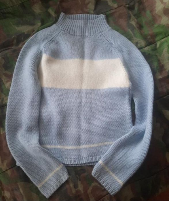 Светр жіночий блакитний