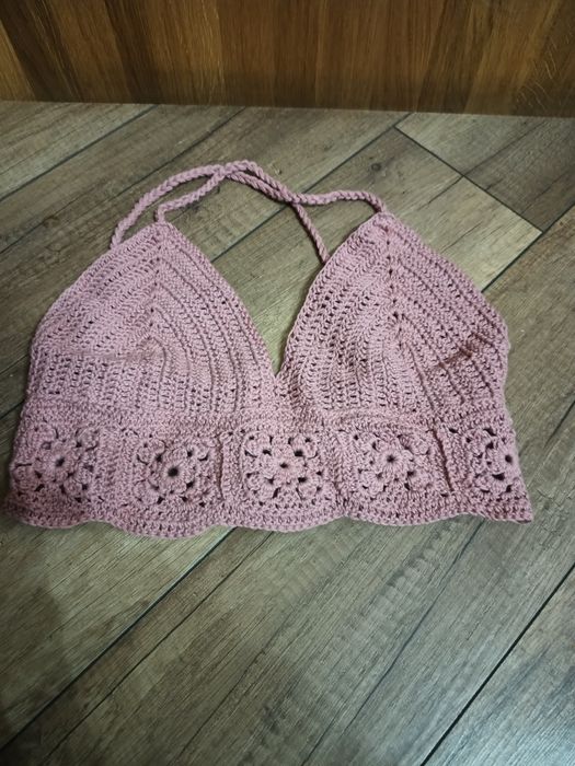 Nowiutki top robiony na szydełku