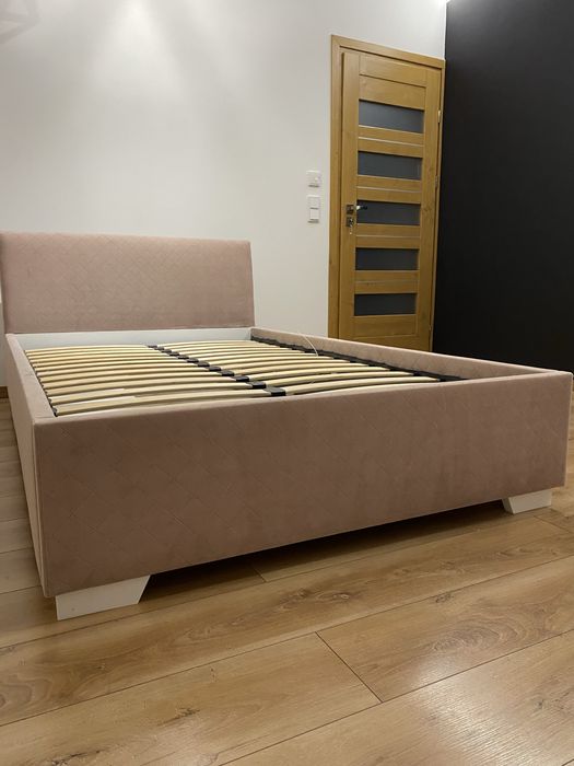 Łóżko tapicerowane