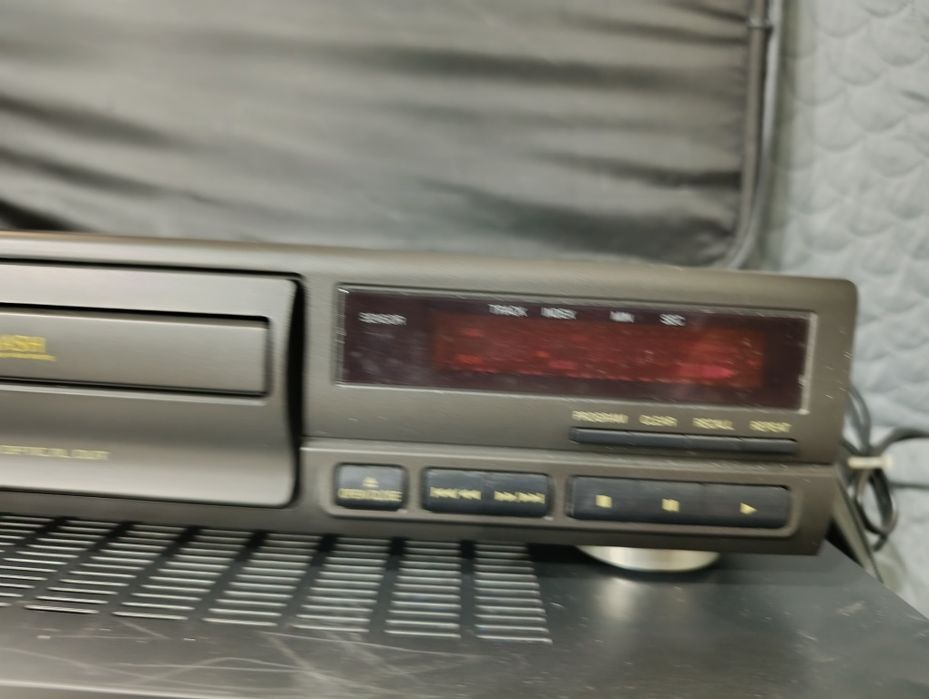 Odtwarzacz płyt CD technics