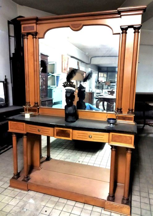 cadeirões, camas, secretarias