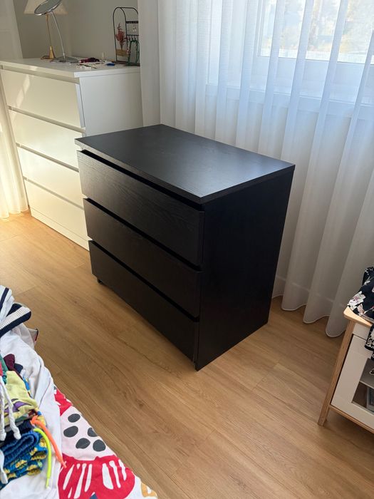 Cómoda MALM Preta