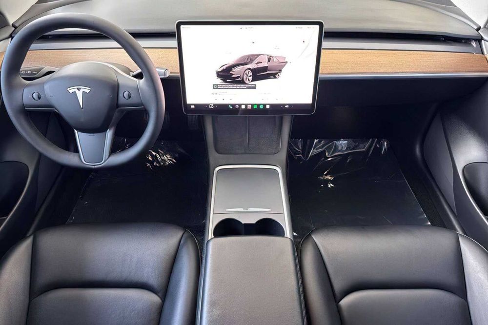 Tesla Model 3 Long Range      2022