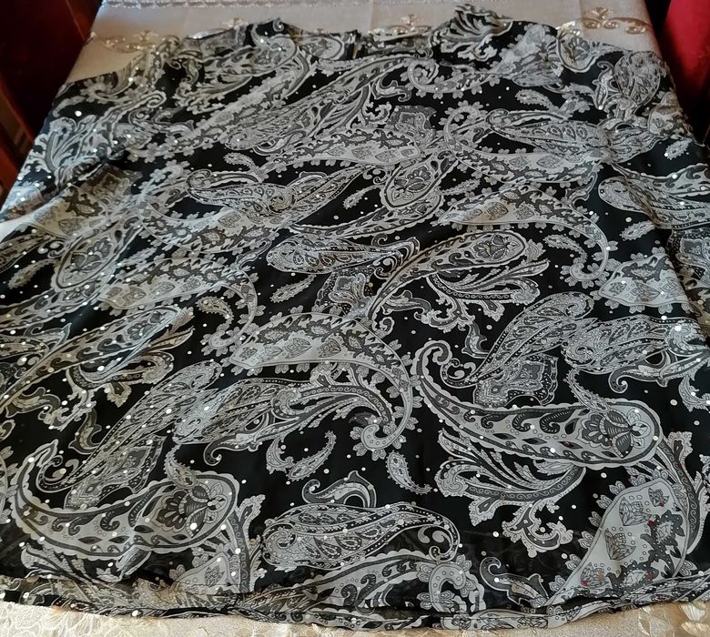 Zwiewna czarna bluzeczka - rozmiar 54