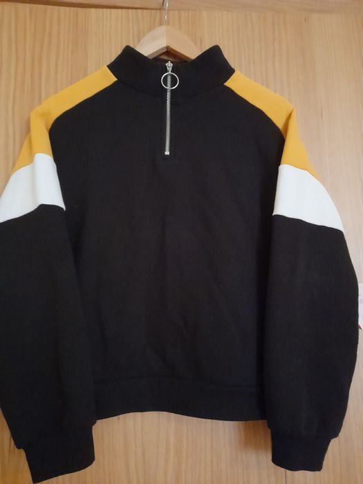 Camisola Preta com Gola