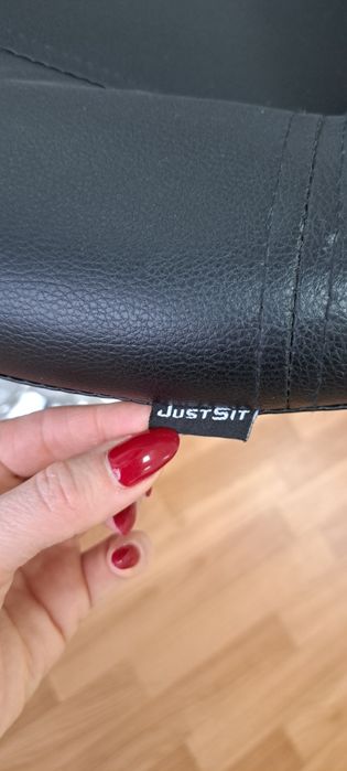 Розпродаж меблів для салону