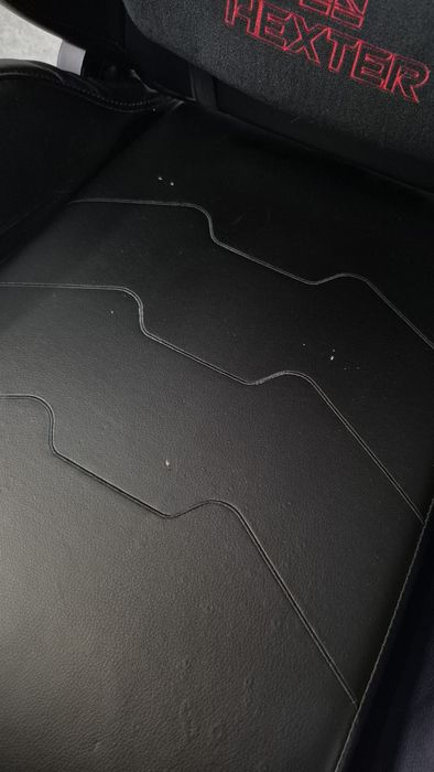 Геймерське крісло Hexter MX R1D TILT PL70 ECO/01 чорно-червоний