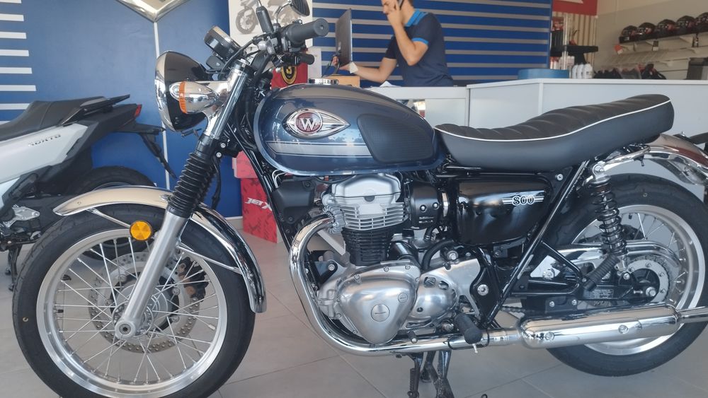 W 800 Kawasaki c/Nova 2025