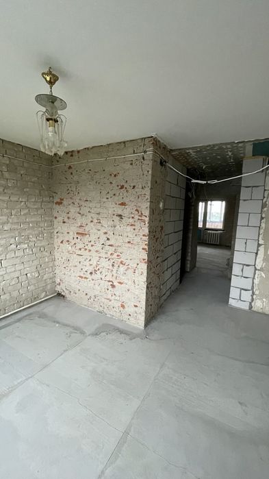 Продам 3-х кімнатну квартиру ринок Нива