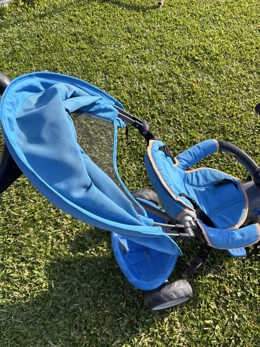Tricicloco com pega para empurrar e para-sol