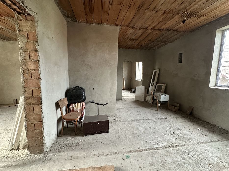 Продається два будинки в Доброгостові