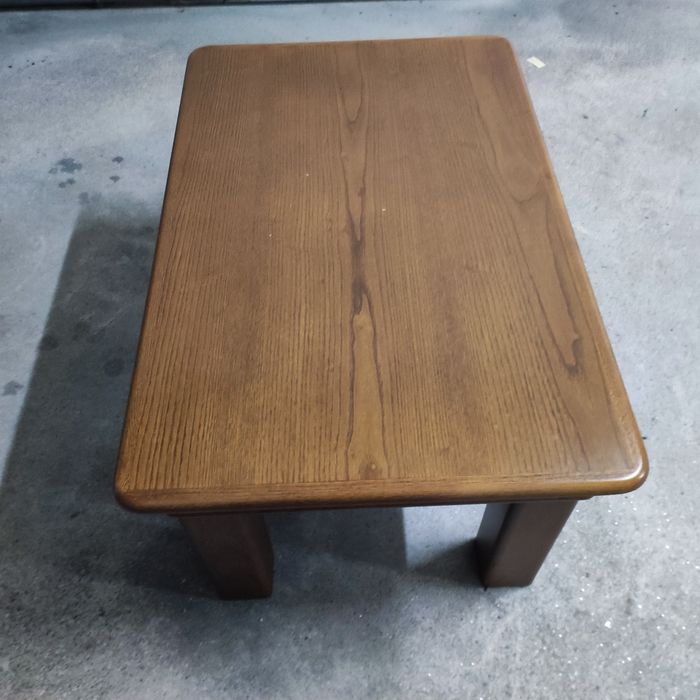 Mesa de centro em madeira maciça