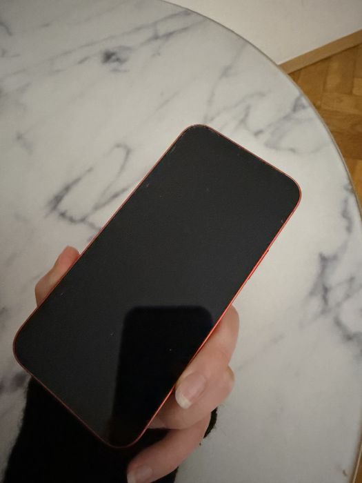 iphone 12 czerwony