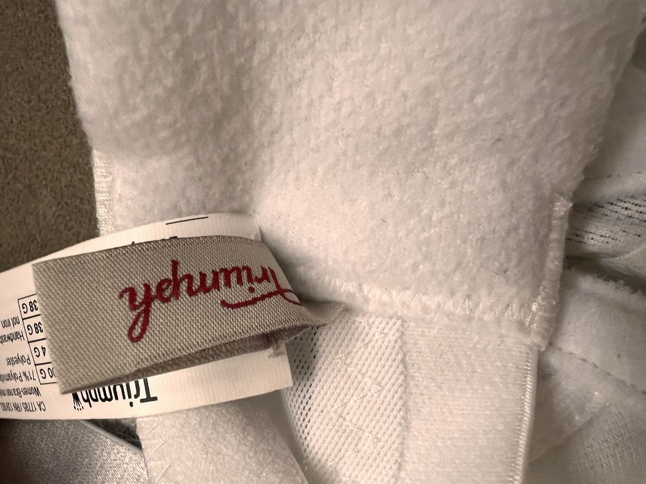 Triumph biały nowy stanik koronka 85g