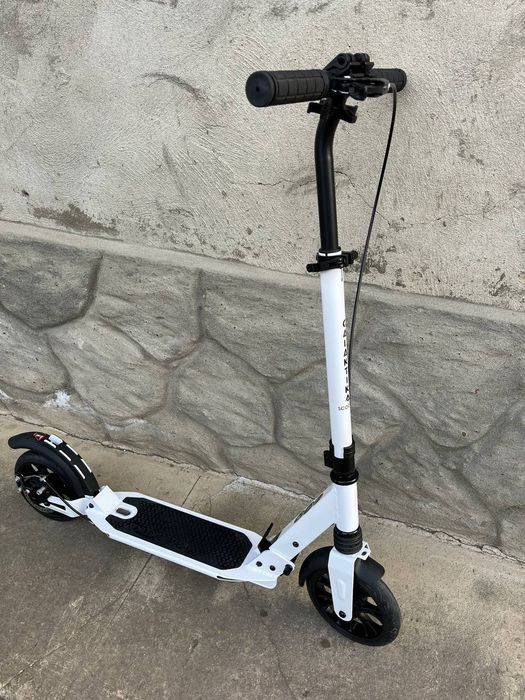 Самокат в чудовому стані ,як для дітей так і для дорослого