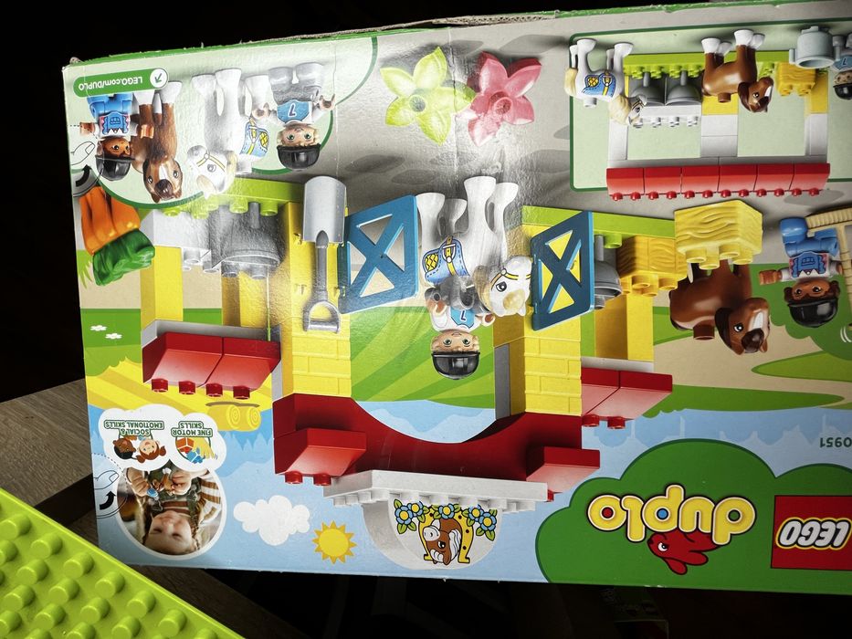 Duży zestaw Lego Duplo Stadnina i kucyki 10951
