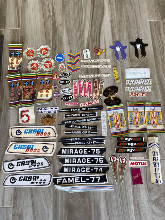 Conjunto de  autocolantes antigos de motorizadas