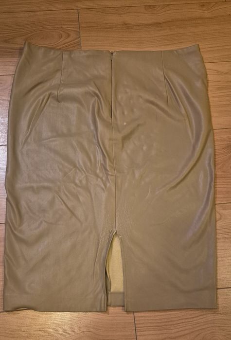 Brązowa spódnica ze skóry ekologicznej