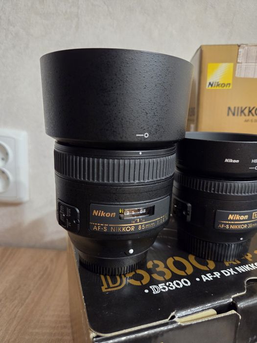 Фотоаппапат Nikon d5300 kit 18-55 mm, объектив Nikkor 35 mm f.1.8, 85 mm f.1.8