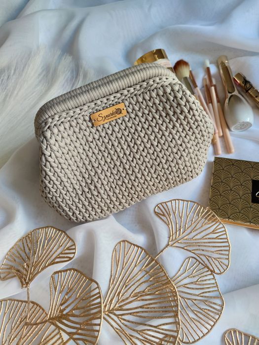Kosmetyczka handmade szydełkowana