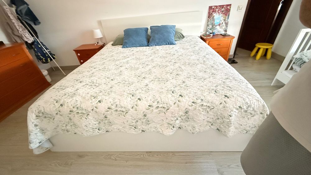 Cama de Casal - tamanho kingsize - com colchão