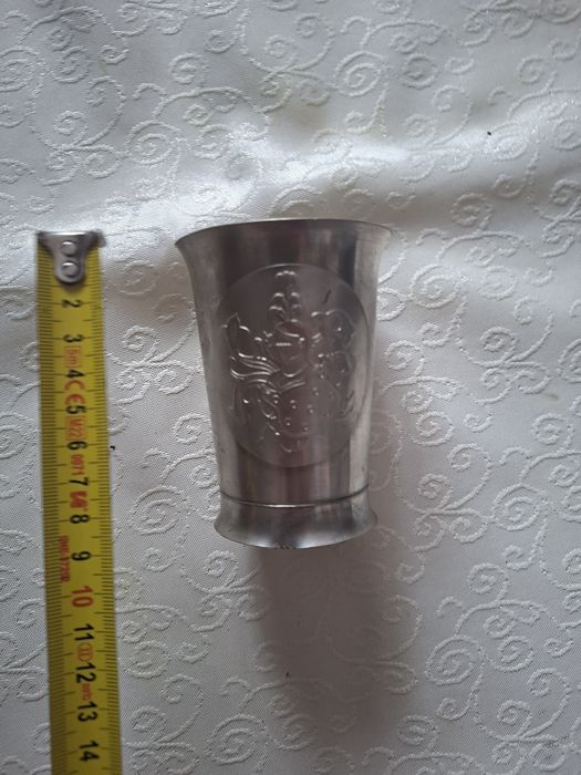 Mały kubek z cyny