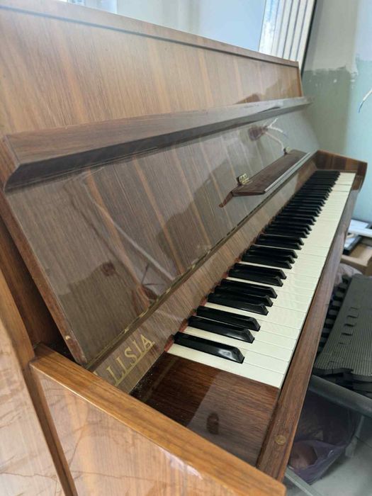 Pianino ISA M-105 (Calisia) – sprawne, zadbany stan