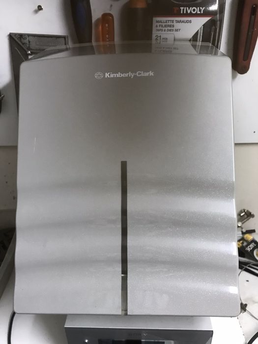 Dispensores liquido e papel .