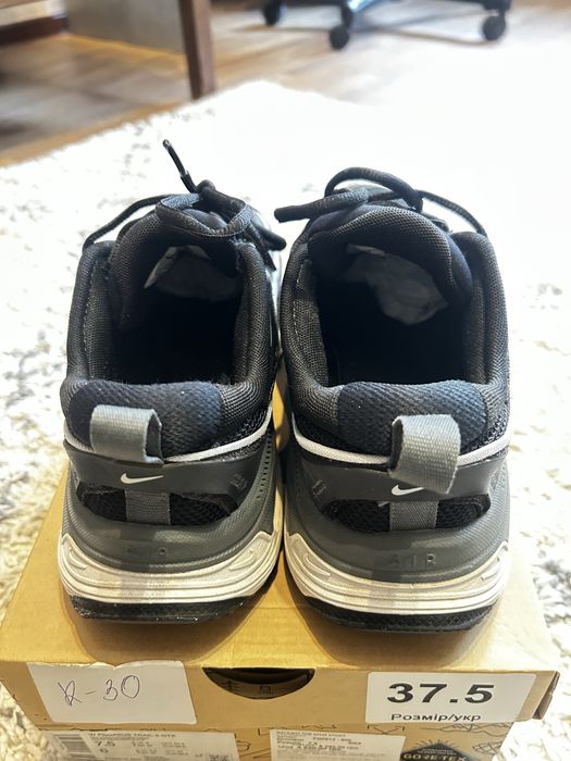 Nike жіночі кросівкі