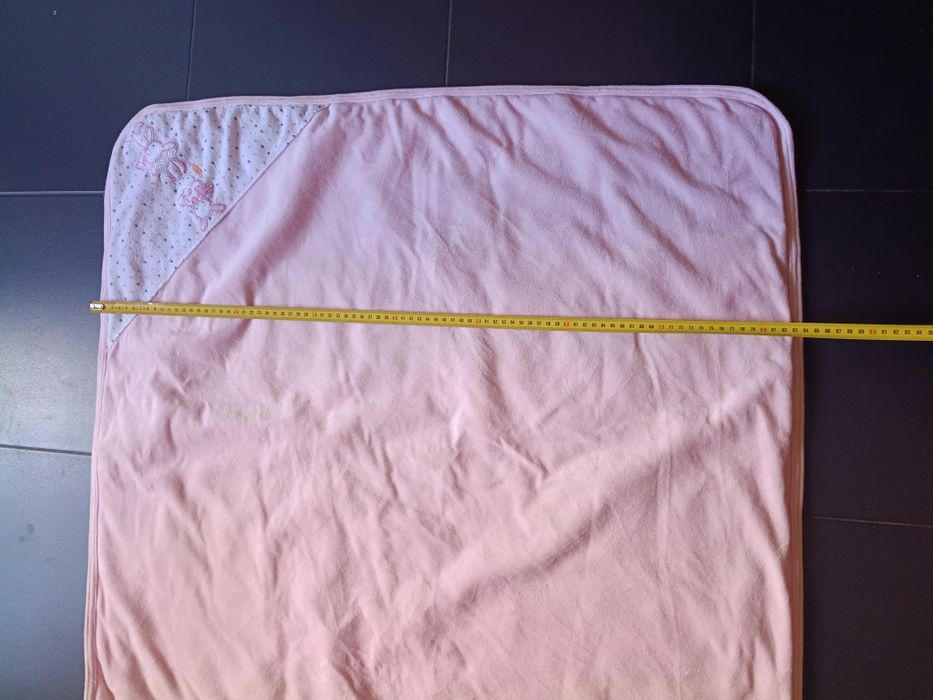 Manta de Bebé Rosa com Capuz – Suave e Confortável