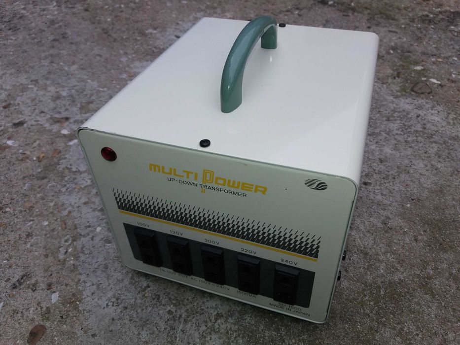 Conversor de corrente Japanés ascendente e descendente.