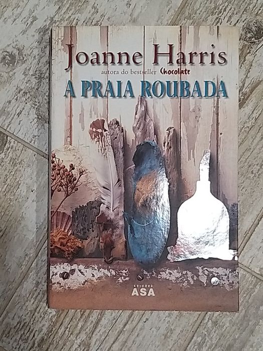 Livros variados em bom estado.