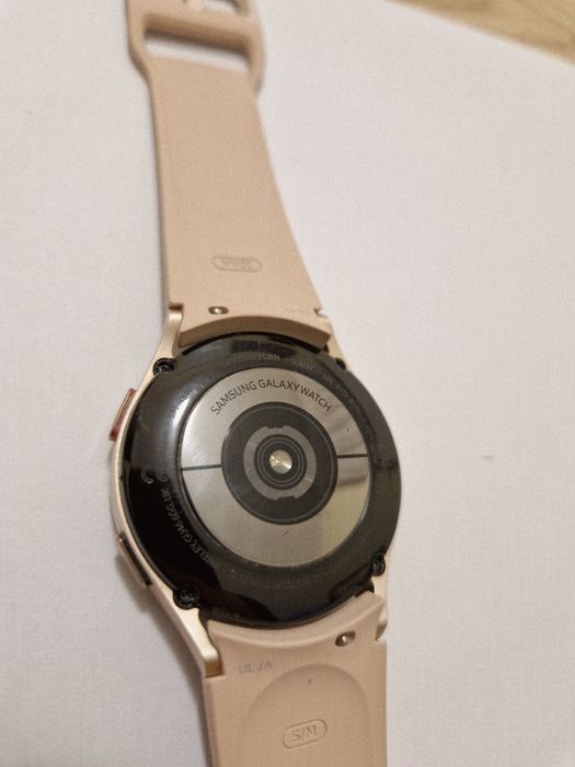 Galaxy Watch 4 40mm + 3 paski