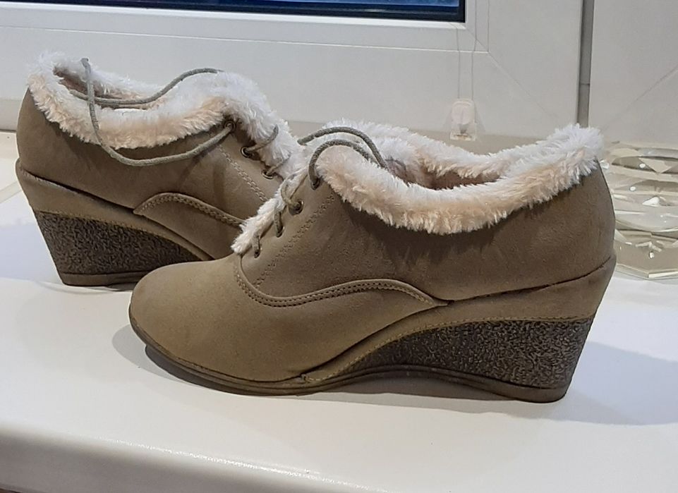 Ботики Ботинки Туфли демисезонные на танкетке полиуретан На 38р