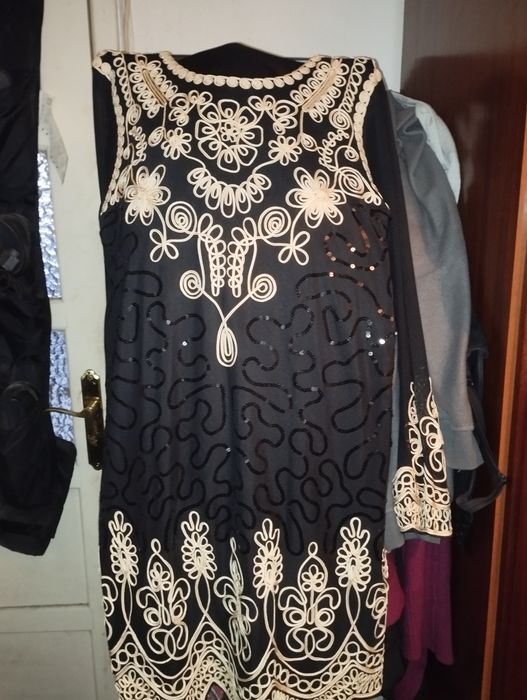Vestido preto de senhora