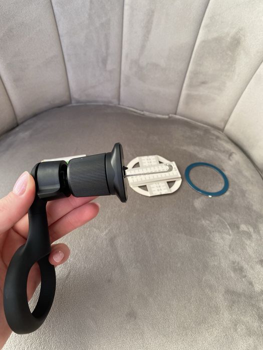 Магнітний тримач телефону в автомобіль