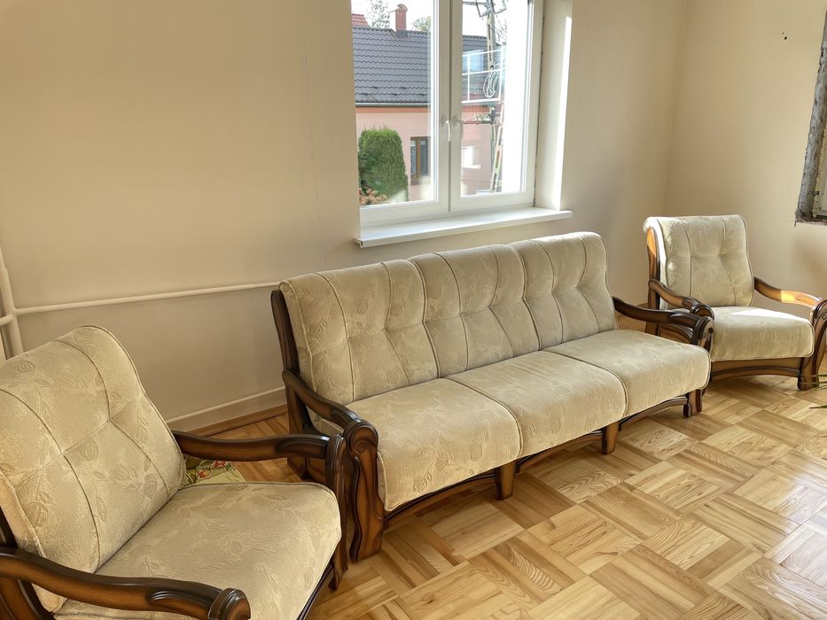 Komplet mebli: sofa, 2 fotele, stolik kawowy, stolik RTV, beż