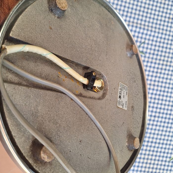 Candeeiro de pé em metal