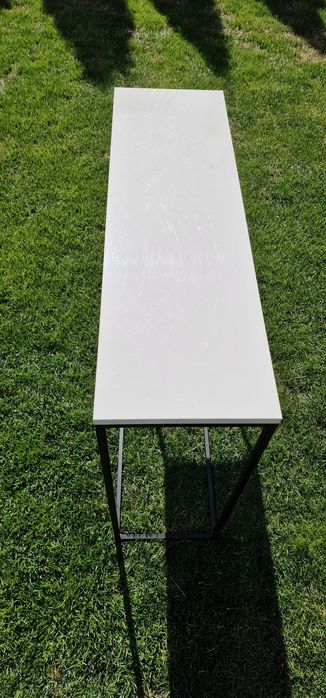 Konsola biała z czarnym stelażem 100x30x80