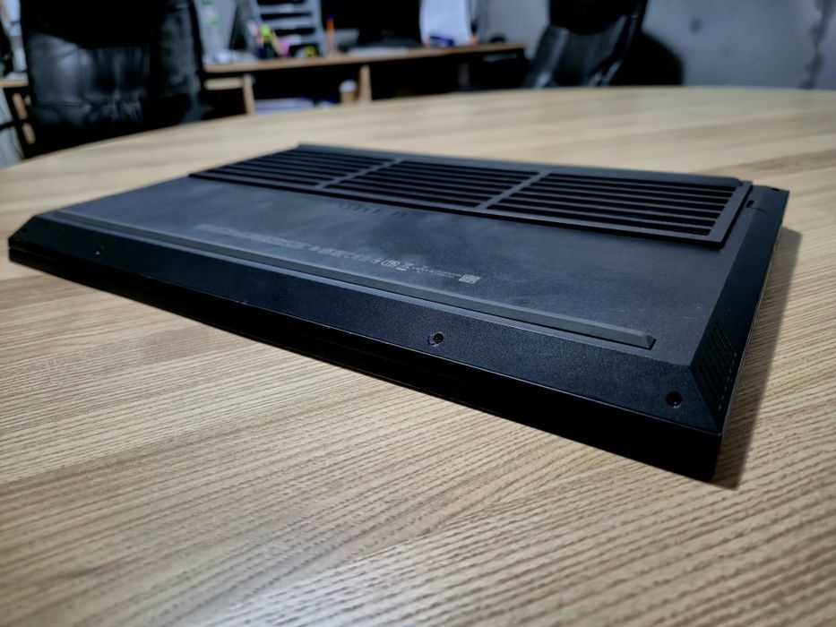 HP Omen 15 15-en1003nv R7 5800h, RTX 3060, 16gb ddr4, 512gb ssd.