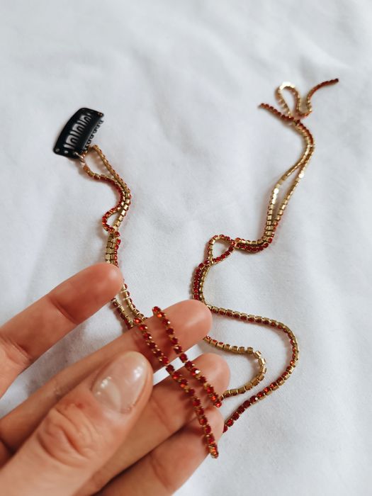 Złoty czerwony łańcuszek do włosów hair chain cyrkonie pozłacany